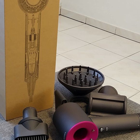 Dyson Blow Dryer with Attachments